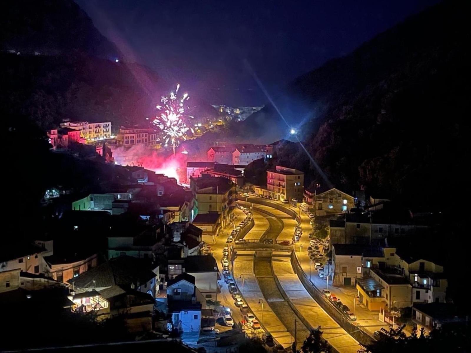 B&B Due Su Due Holiday Vietri Εξωτερικό φωτογραφία